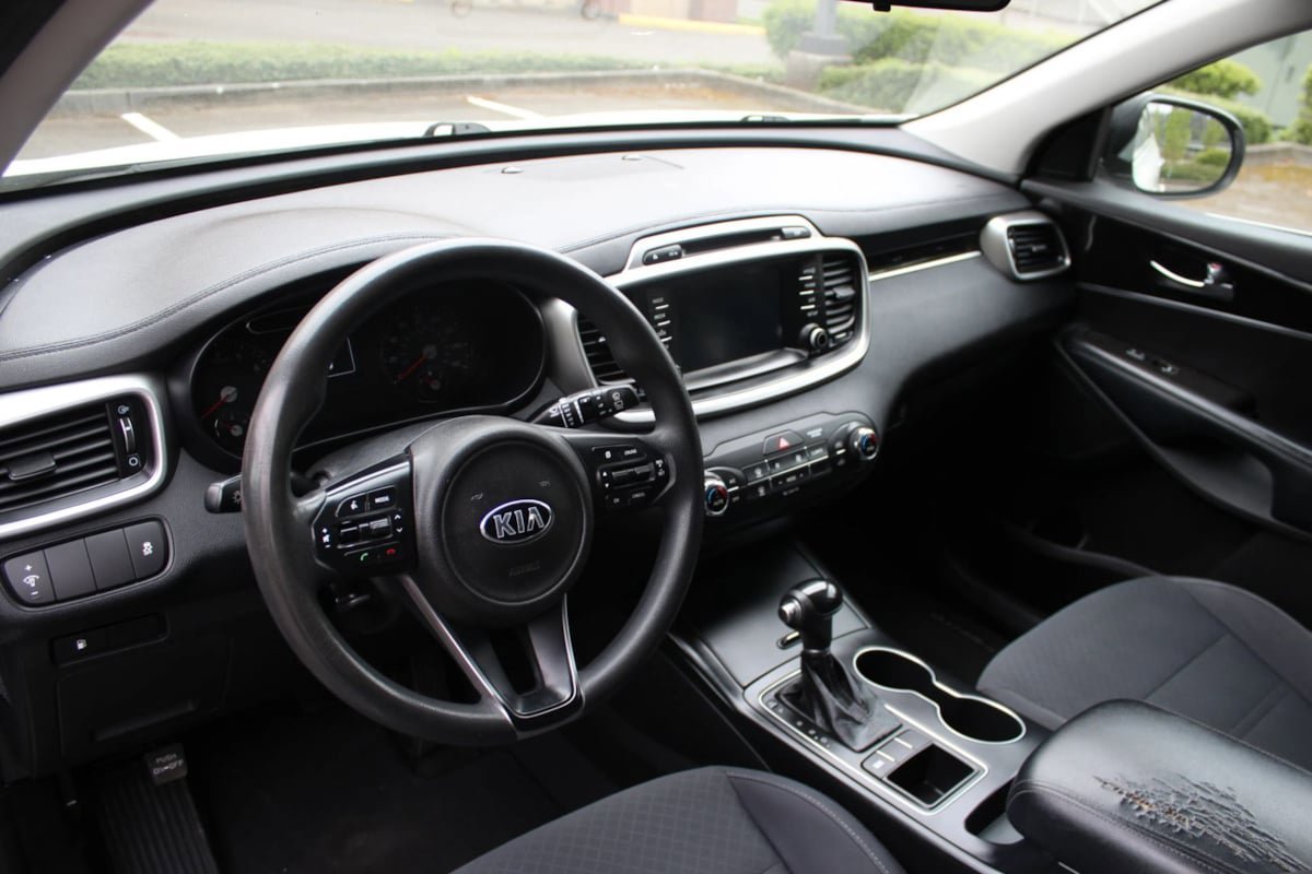 Used 2018 Kia Sorento FWD image 12