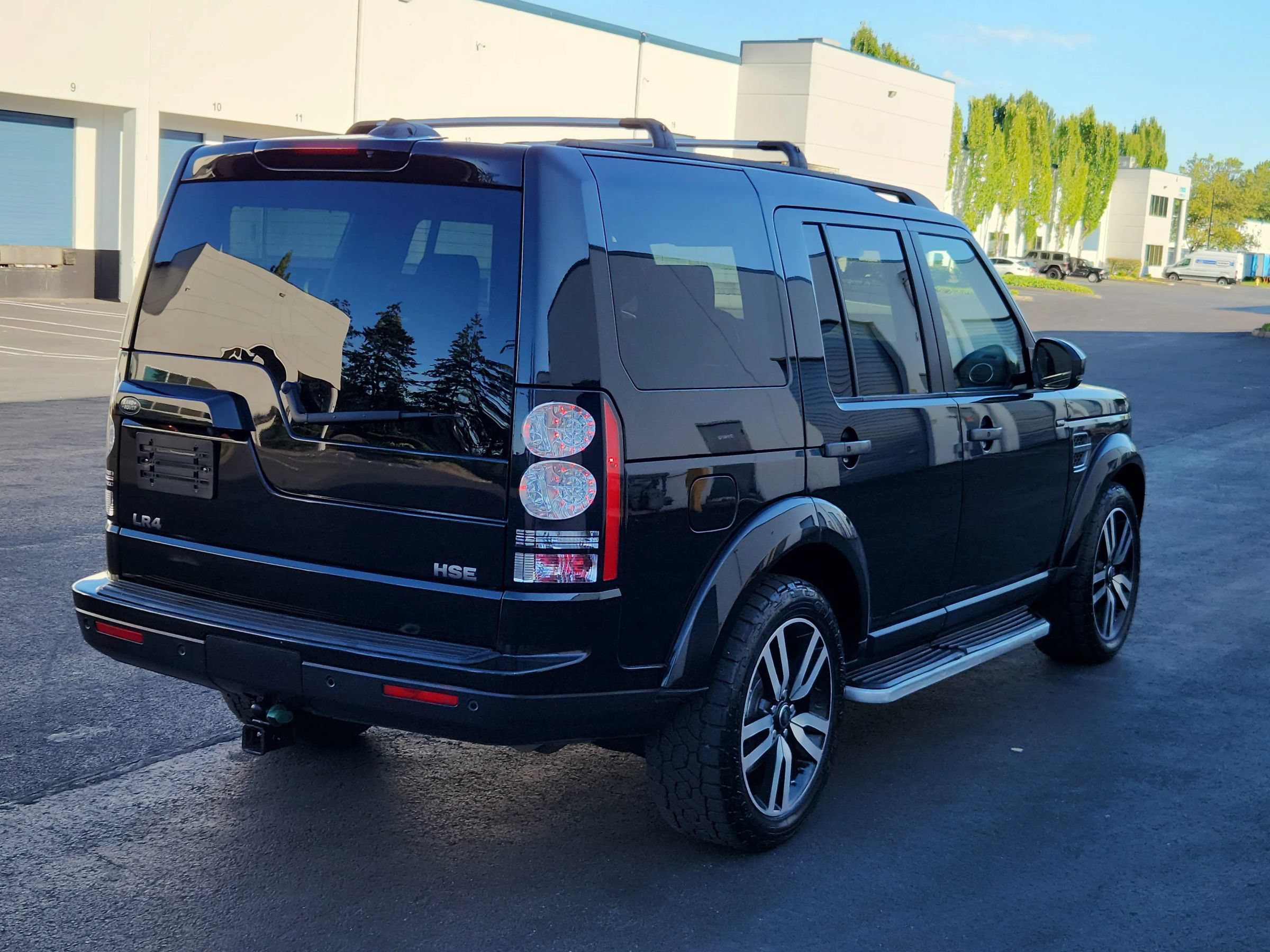 Used 2015 Land Rover LR4 HSE AWD/4WD image 4