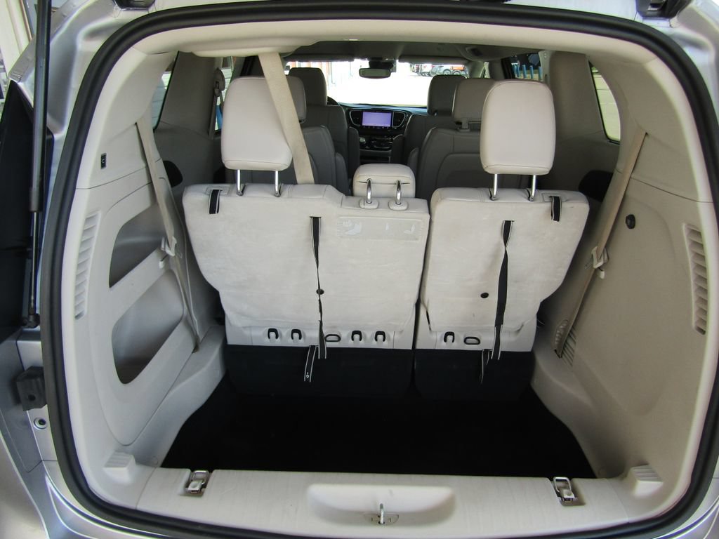 Used 2021 Chrysler Pacifica Touring-L FWD image 34