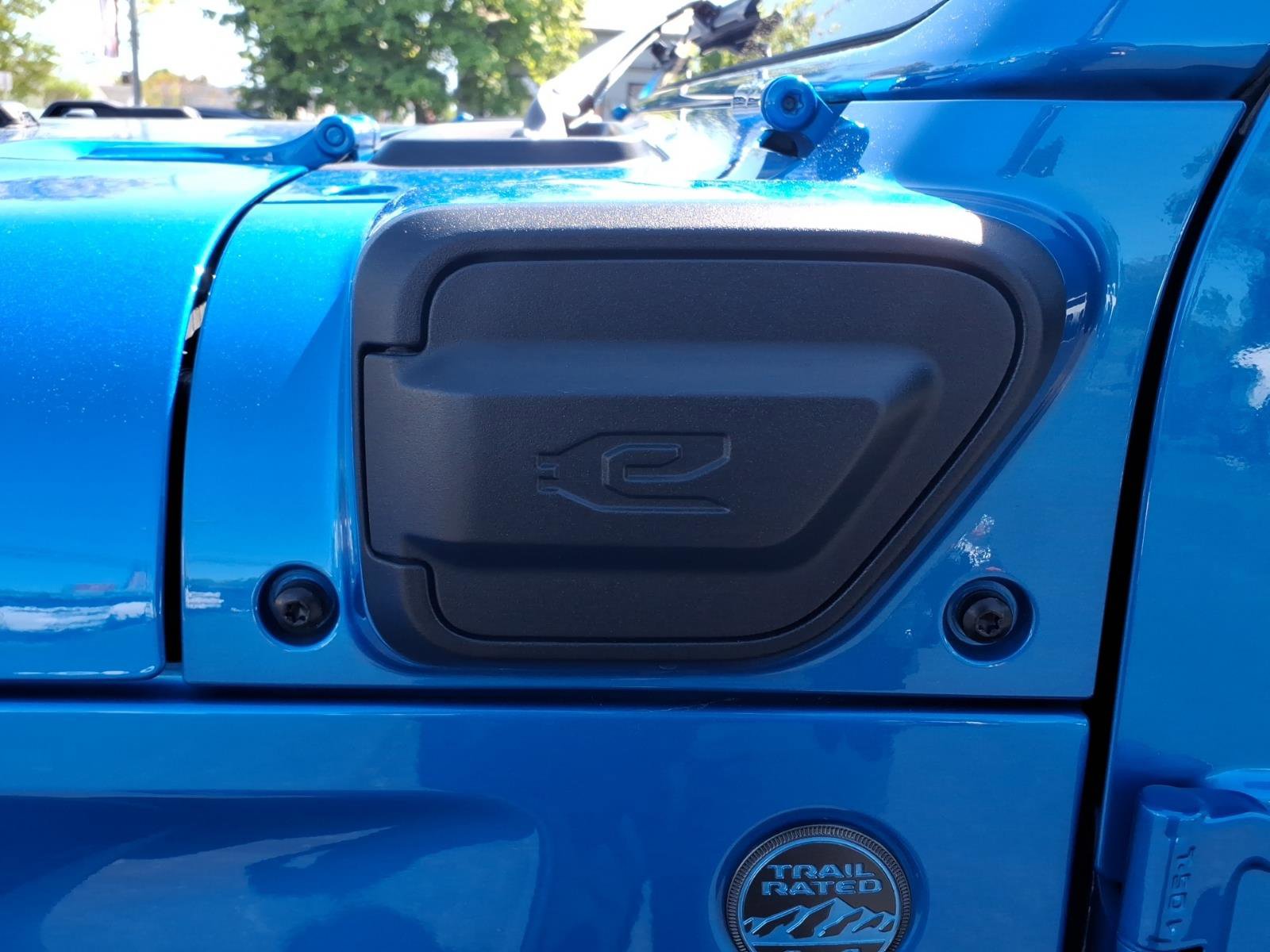 Used 2024 Jeep Wrangler Unlimited w/ Convenience Group AWD/4WD image 14