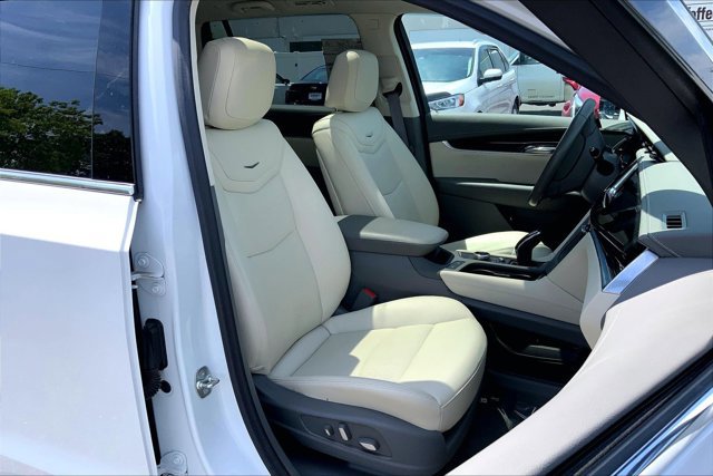 Used 2024 Cadillac XT6 Premium Luxury w/ Technology Package AWD/4WD image 6