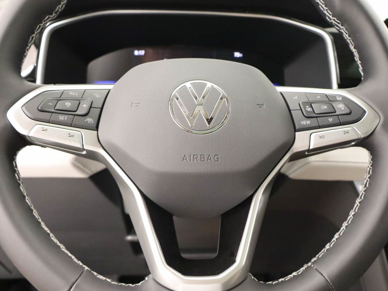 New 2026 Volkswagen Taos SE FWD image 11