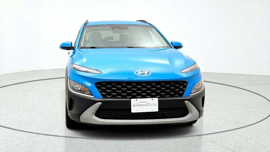 Used 2023 Hyundai Kona SEL w/ Winter Weather Package FWD image 2