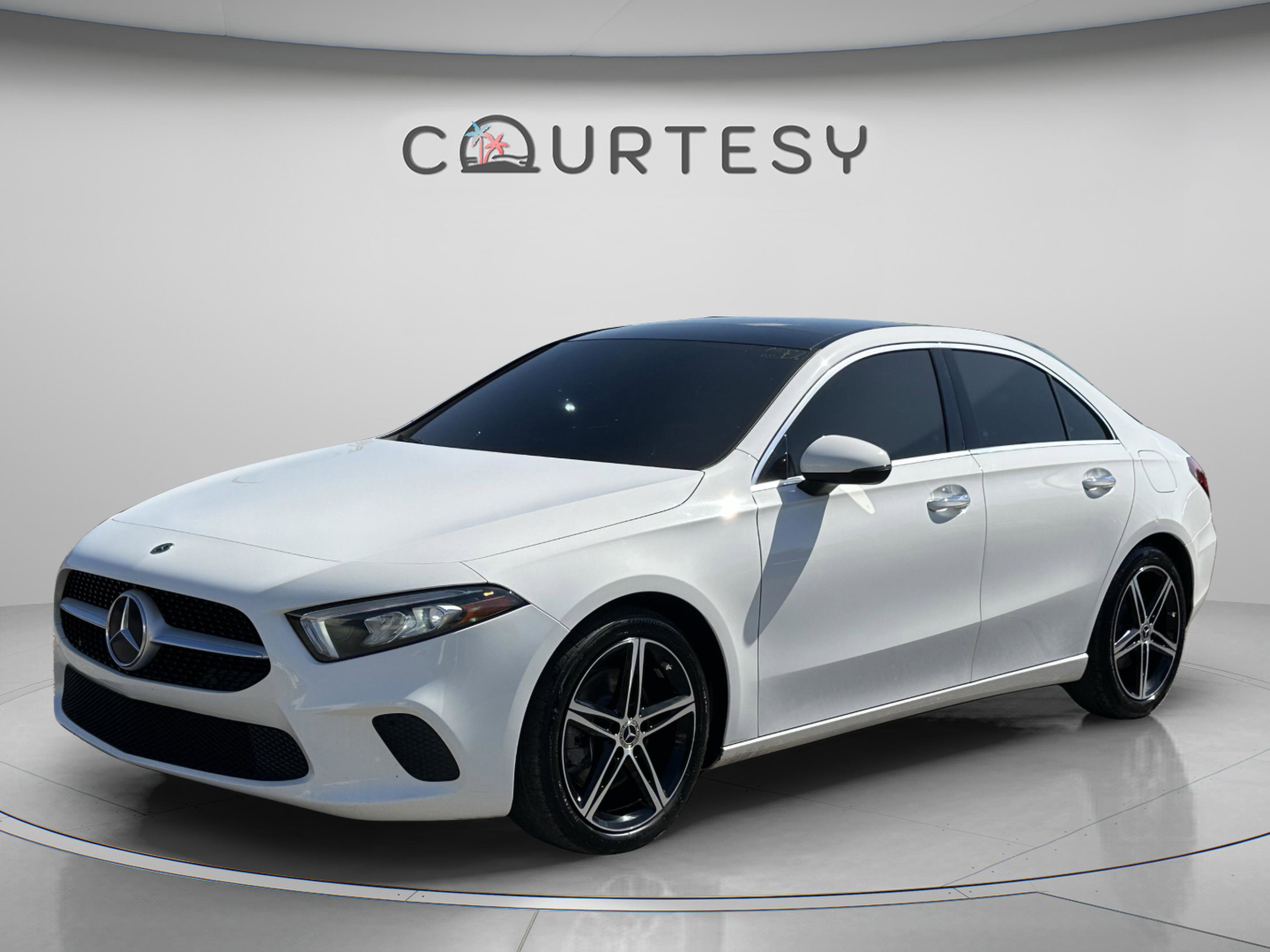 Used 2022 Mercedes-Benz A 220 image 1