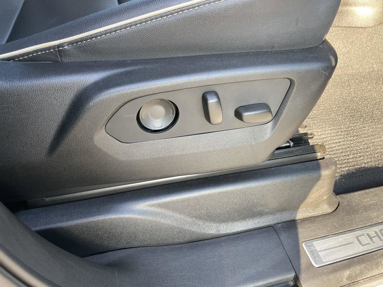 Used 2023 Chevrolet Suburban Premier image 49