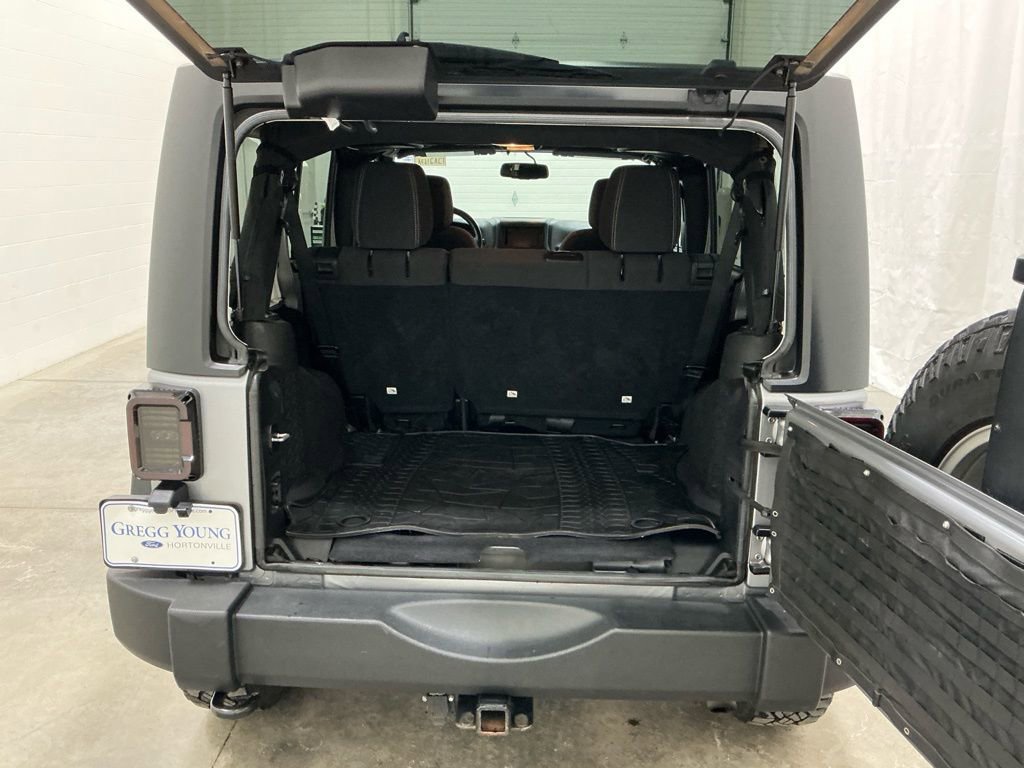 Used 2016 Jeep Wrangler Unlimited Rubicon w/ Connectivity Group image 23