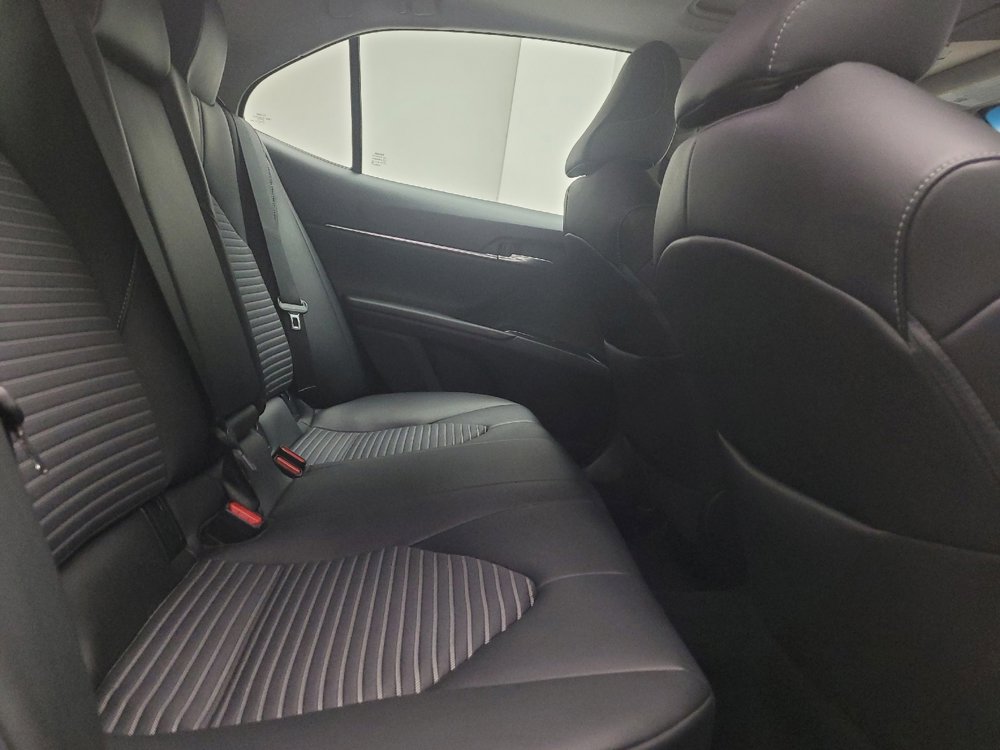 Used 2018 Toyota Camry SE w/ Moonroof Package FWD image 19