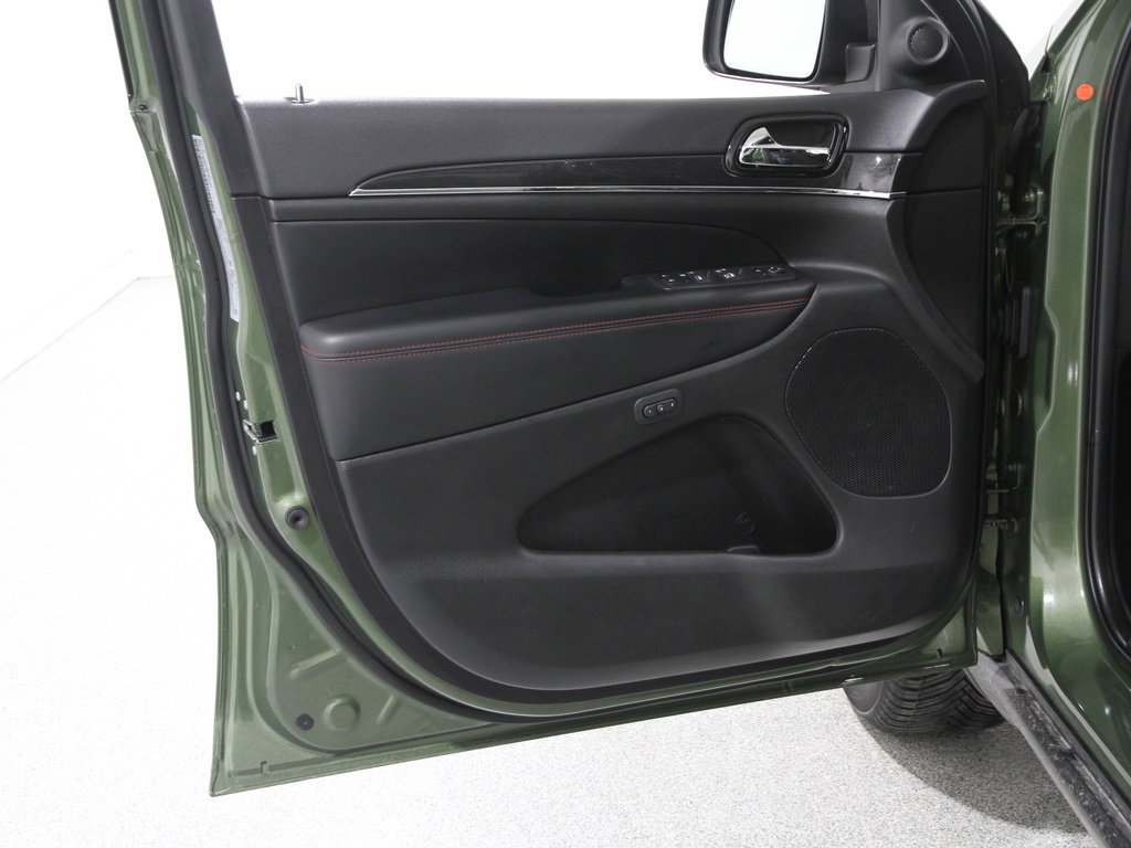 Used 2021 Jeep Grand Cherokee Trailhawk image 4