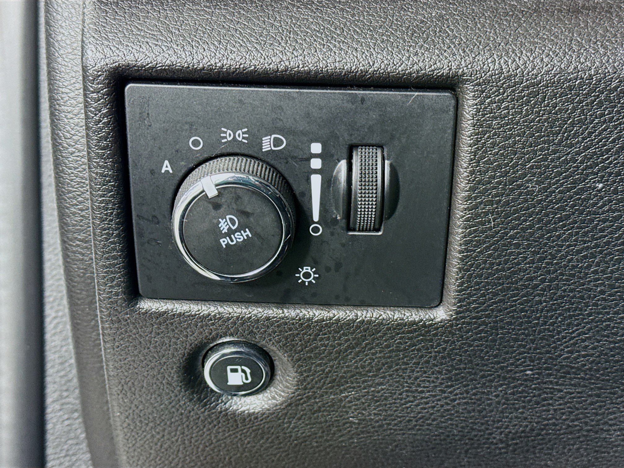 Used 2021 Jeep Grand Cherokee Laredo X AWD/4WD image 10