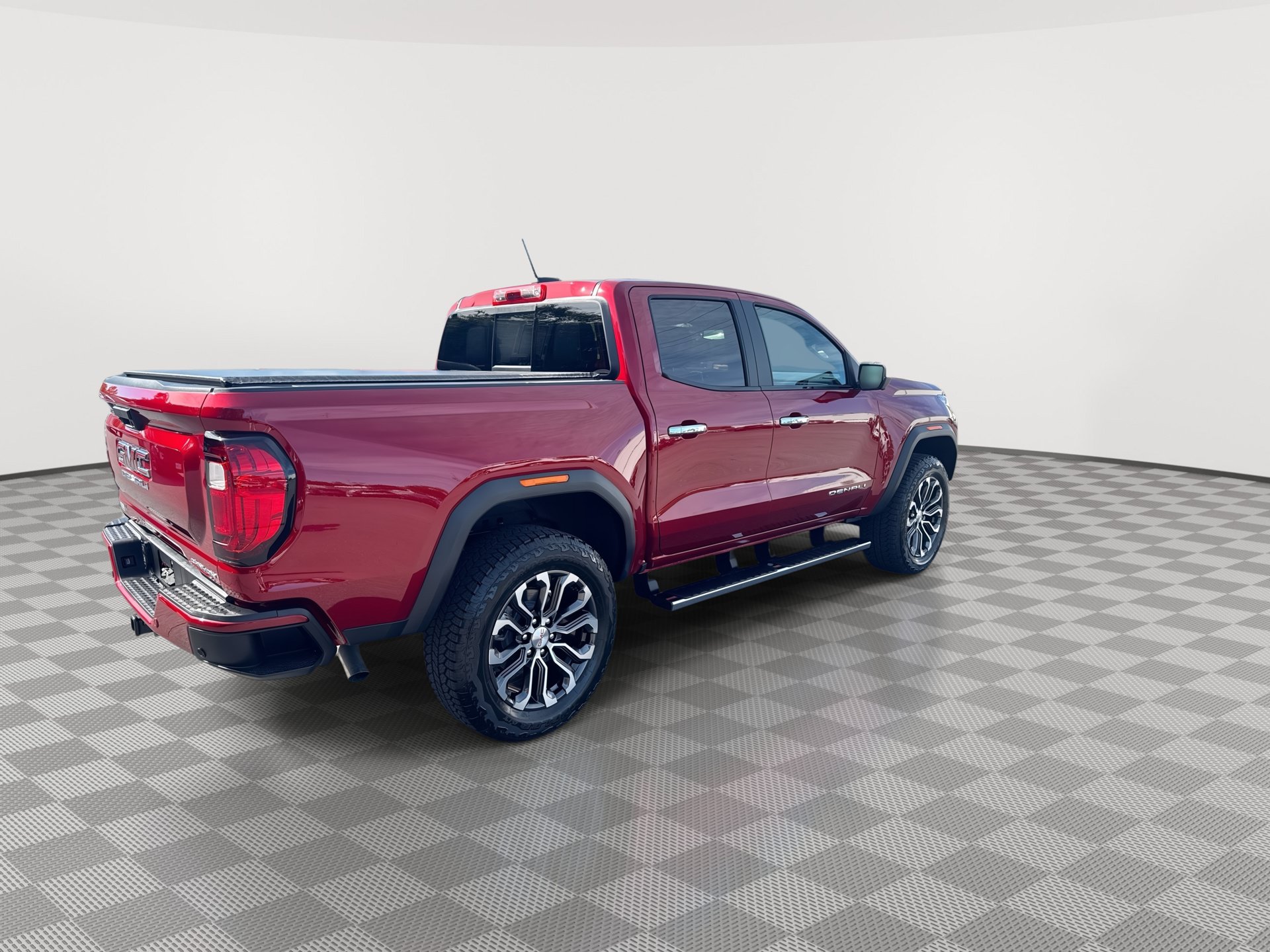 Used 2025 GMC Canyon Denali AWD/4WD image 8