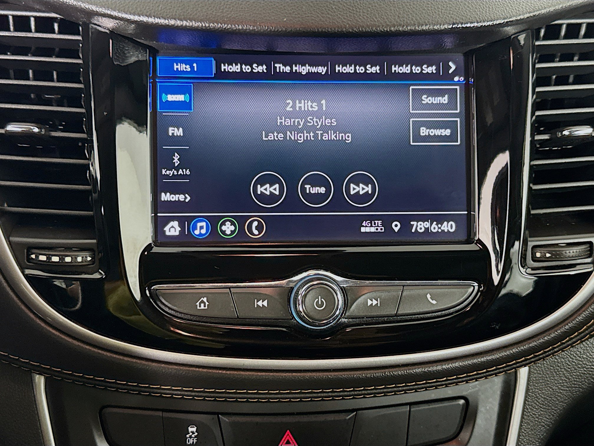Used 2022 Chevrolet Trax LT w/ LT Convenience Package FWD image 16