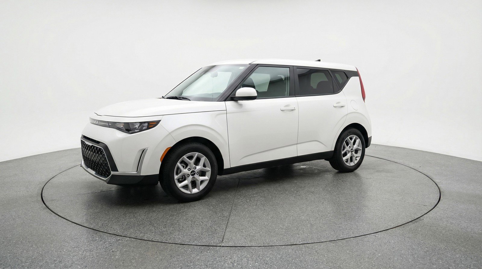 Used 2025 Kia Soul LX w/ LX Technology Package image 3