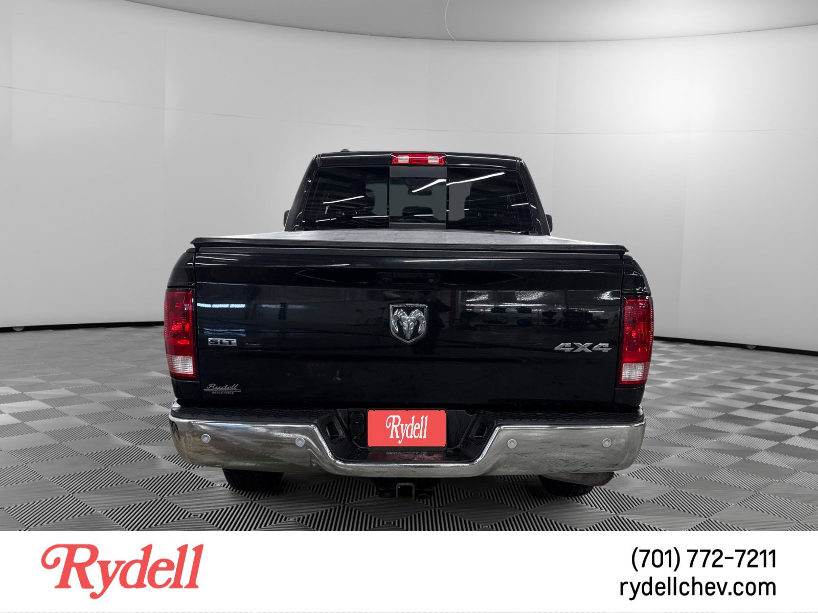 Used 2017 RAM 1500 Classic SLT w/ Protection Group AWD/4WD image 4