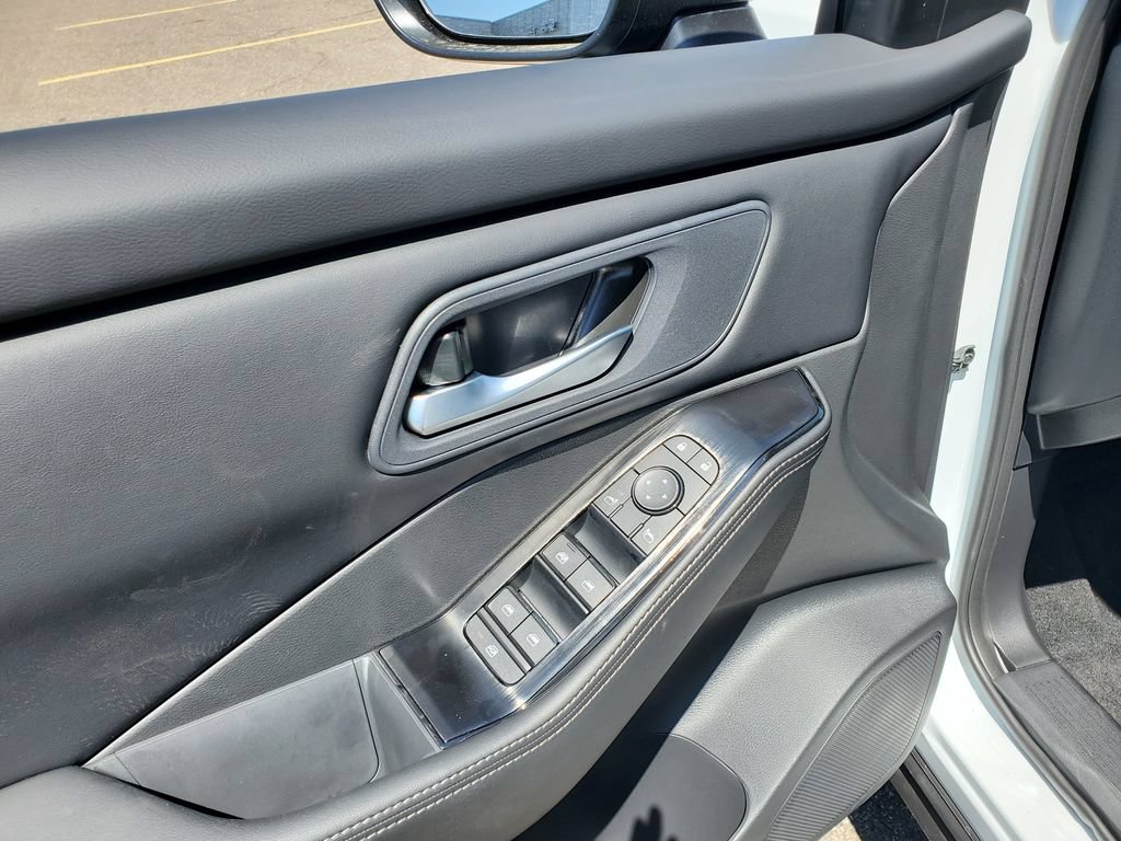 New 2026 Nissan Rogue SV AWD/4WD image 15