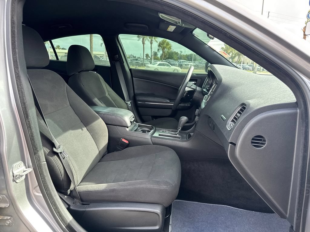 Used 2013 Dodge Charger SE RWD image 18