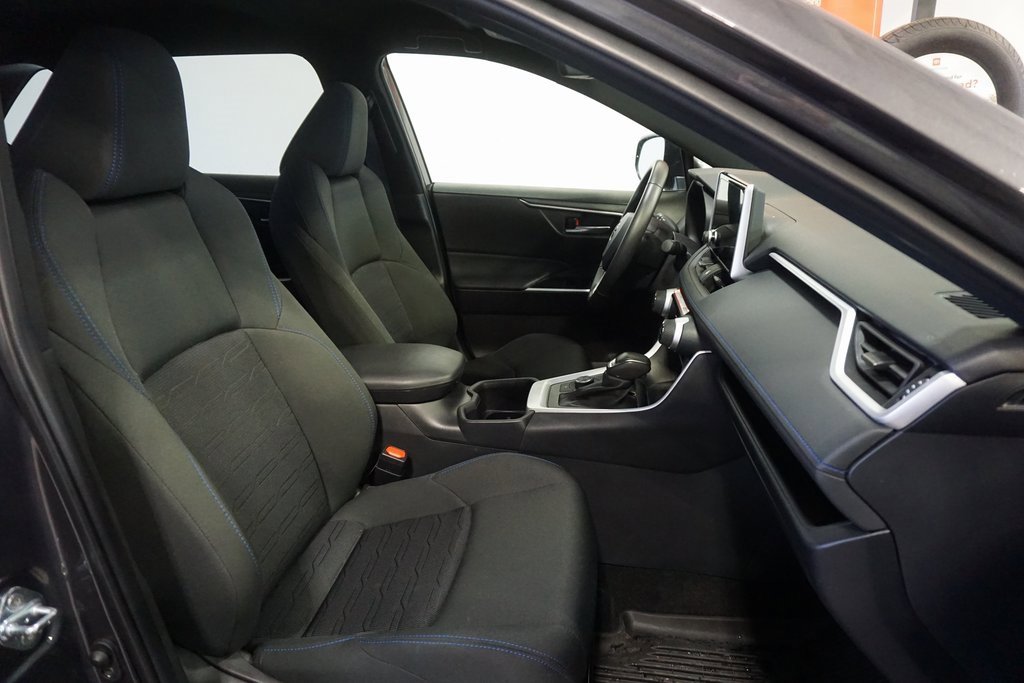 Used 2025 Toyota RAV4 SE image 20
