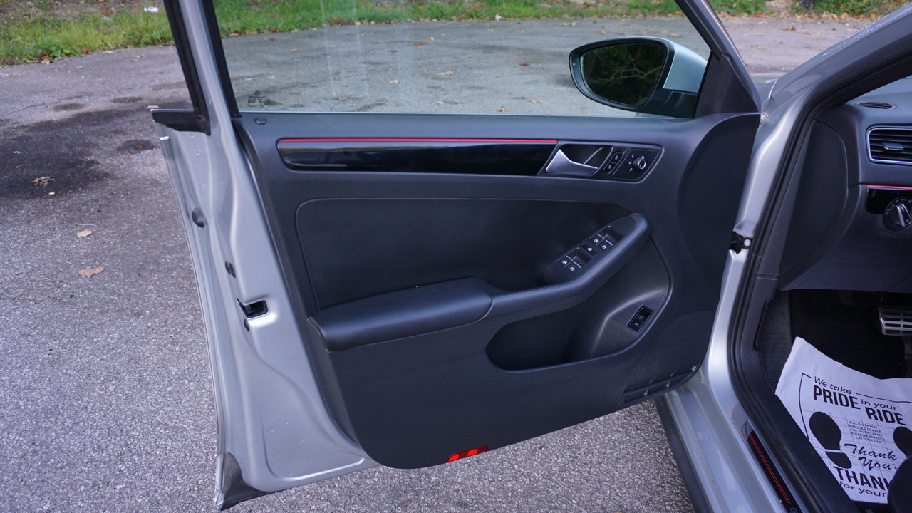 Used 2015 Volkswagen Jetta GLI SE image 24