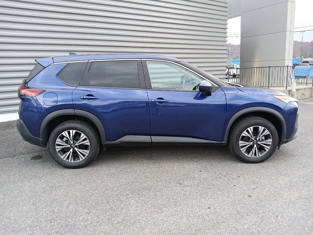 Used 2023 Nissan Rogue SV image 2