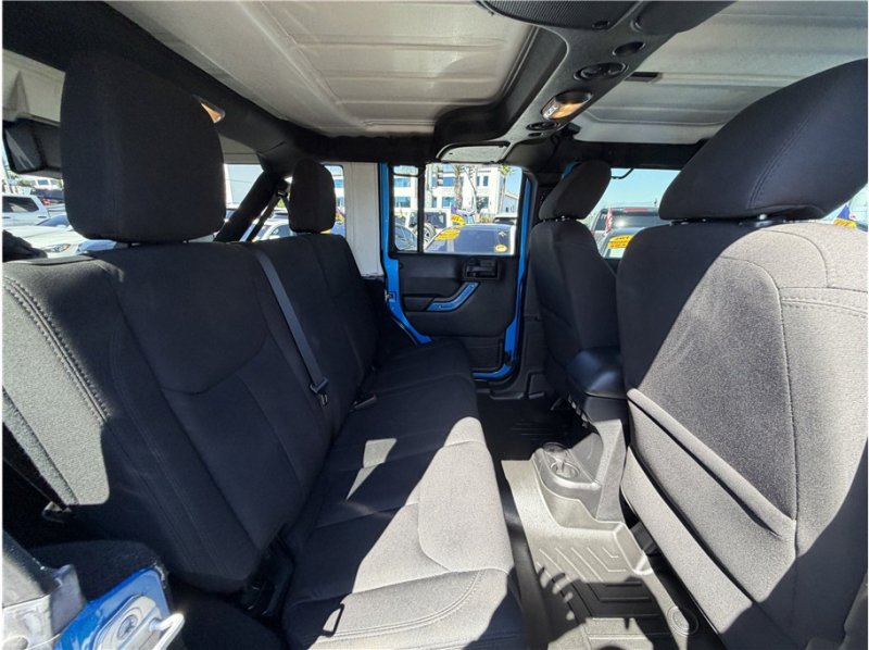 Used 2015 Jeep Wrangler Unlimited Sport w/ Quick Order Package 24S AWD/4WD image 30