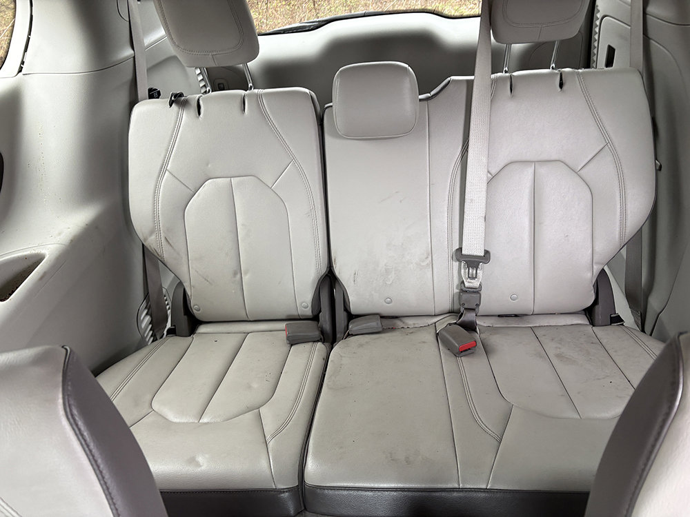 Used 2017 Chrysler Pacifica Touring-L FWD image 8