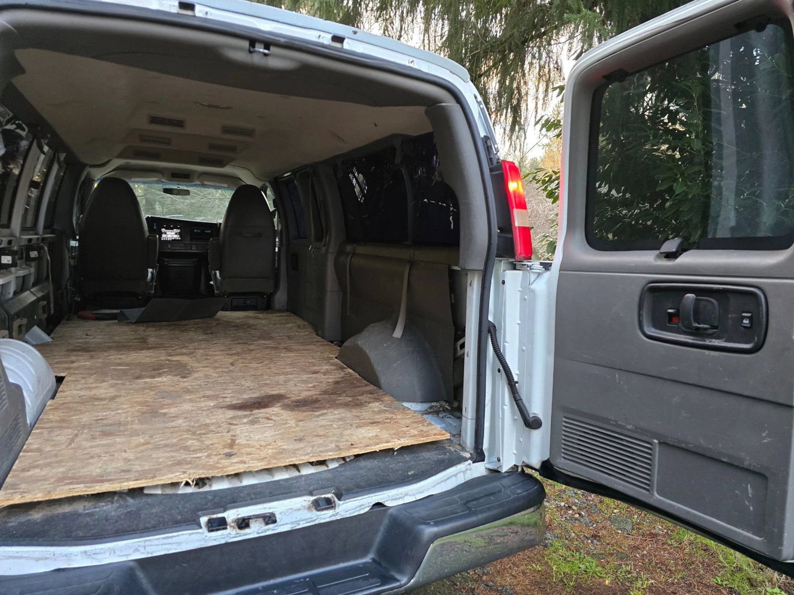 Used 2015 Chevrolet Express 3500 LT w/ LT Preferred Equipment Group RWD image 6