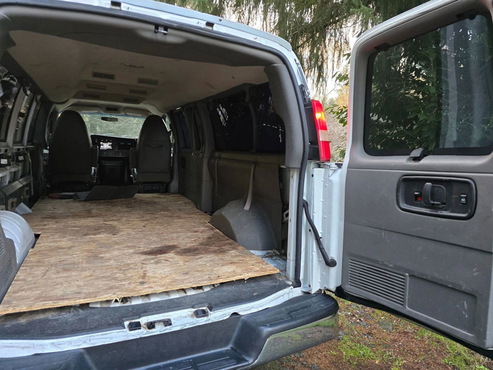 Used 2015 Chevrolet Express 3500 LT w/ LT Preferred Equipment Group image 6