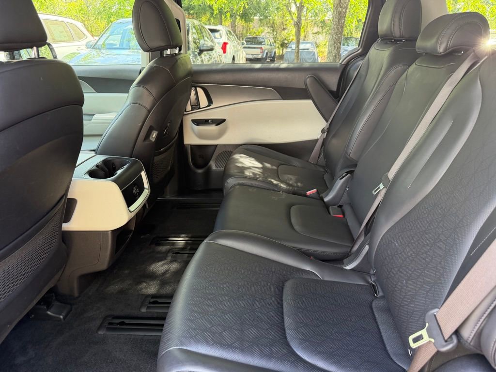 Used 2024 Kia Carnival LX image 13