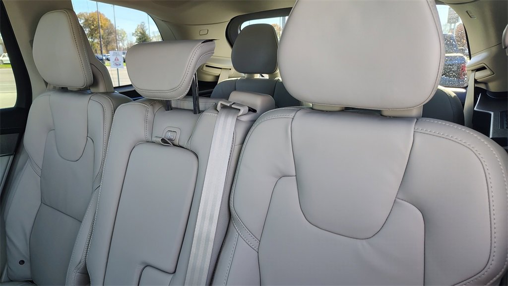 New 2026 Volvo XC90 B6 Ultra image 28