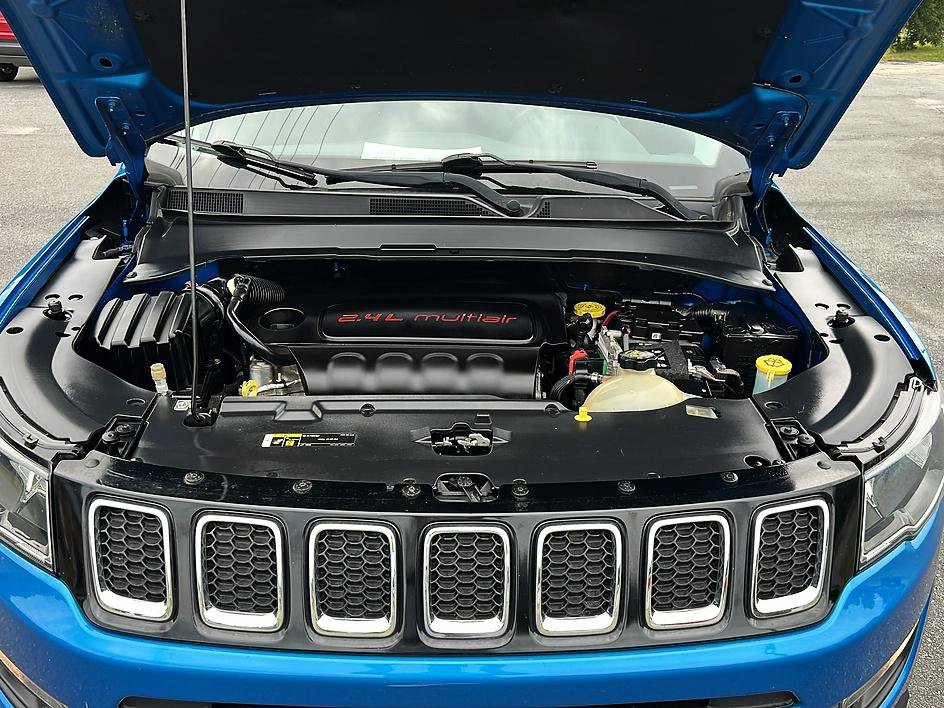 Used 2018 Jeep Compass Latitude w/ Popular Equipment Group AWD/4WD image 9