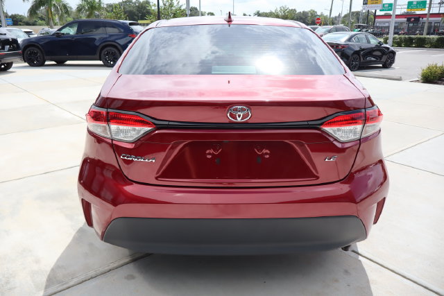 Used 2024 Toyota Corolla LE w/ LE Convenience Package FWD image 5