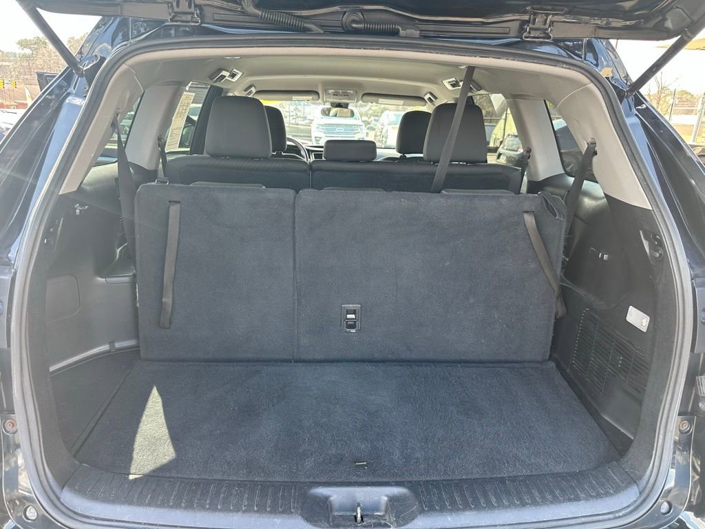 Used 2017 Toyota Highlander LE w/ Carpet Mat Package AWD/4WD image 24