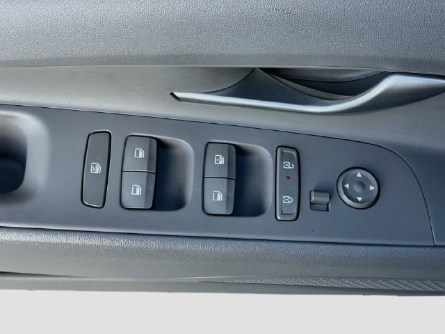 Certified 2025 Hyundai Elantra SEL FWD image 19