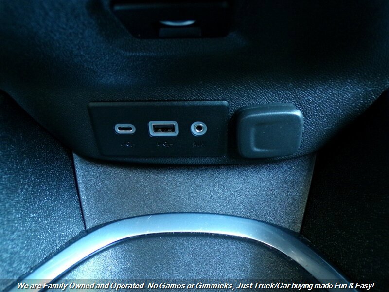 Used 2019 Chevrolet Malibu LT w/ Leather Package FWD image 40