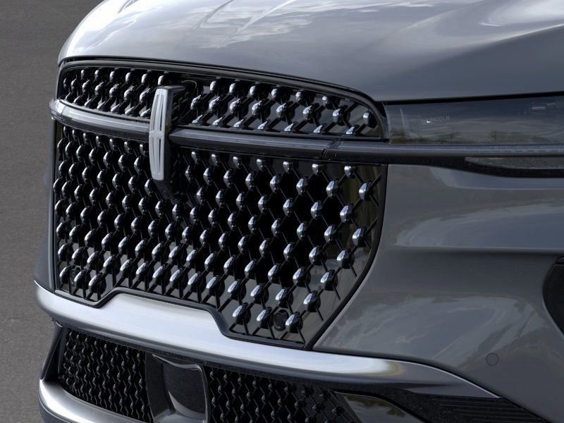 New 2025 Lincoln Nautilus Reserve image 17