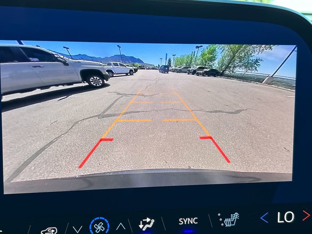 Used 2025 Chevrolet Traverse LT AWD/4WD image 13