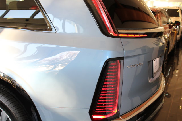 New 2027 Cadillac Vistiq Premium Luxury w/ LPO, Floor Liner Package AWD/4WD image 4
