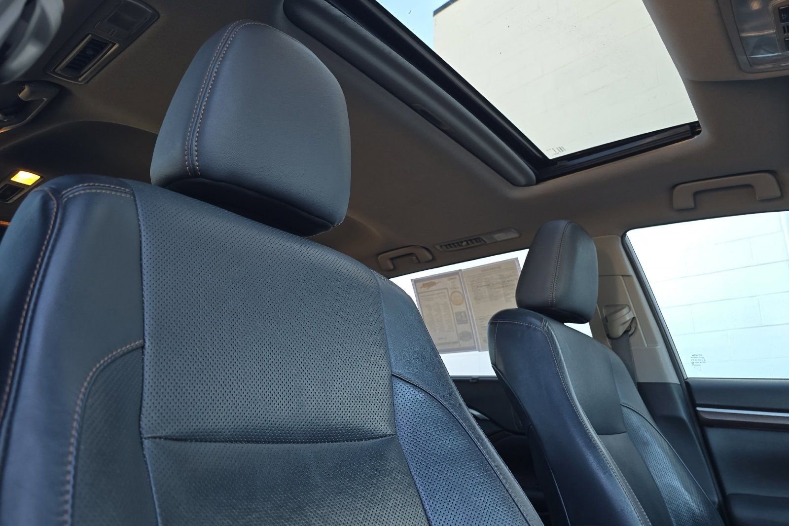 Used 2015 Toyota Highlander Limited w/ Driver Technology Package image 18