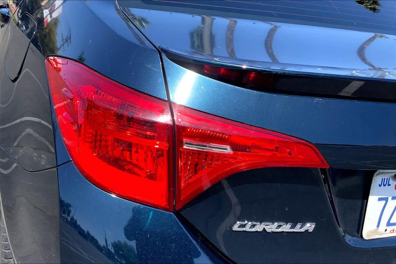 Used 2017 Toyota Corolla SE w/ Carpet Mat Package (TMS) FWD image 28