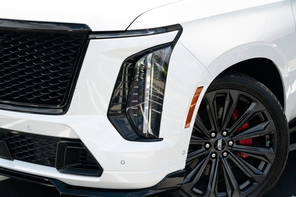 Used 2025 Cadillac Escalade V AWD/4WD image 3