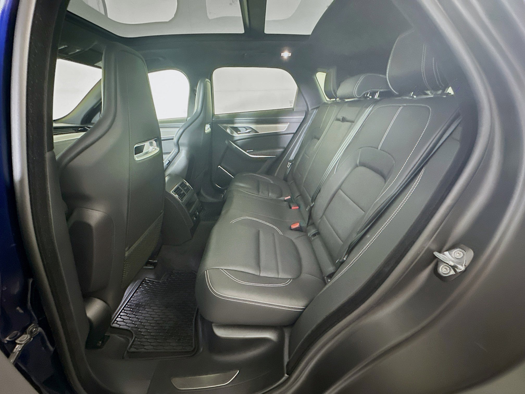 Used 2025 Jaguar F-PACE R-Dynamic S image 30