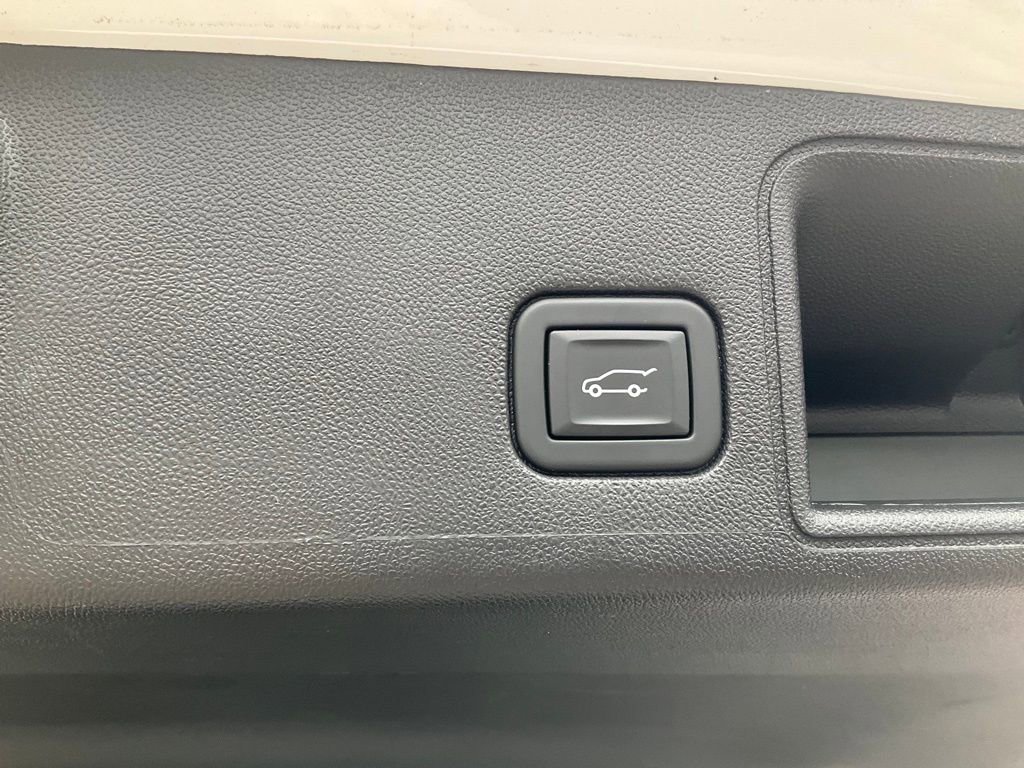 Used 2024 GMC Terrain SLT image 34