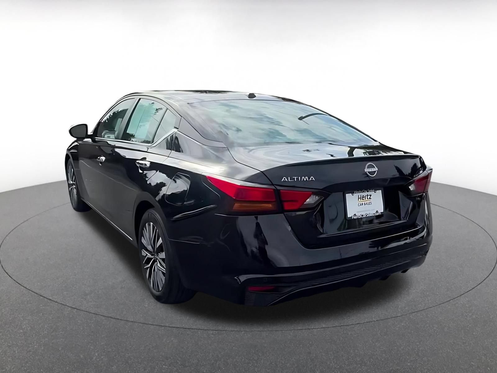 Used 2025 Nissan Altima 2.5 SV FWD image 11