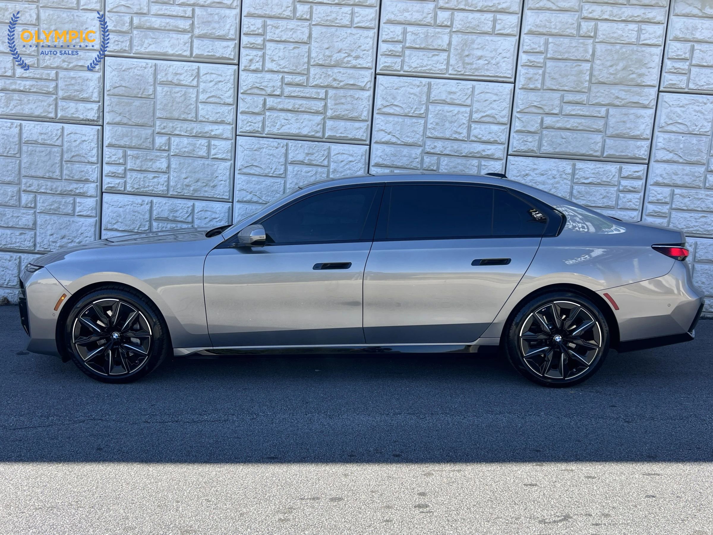 Used 2023 BMW 740i image 7