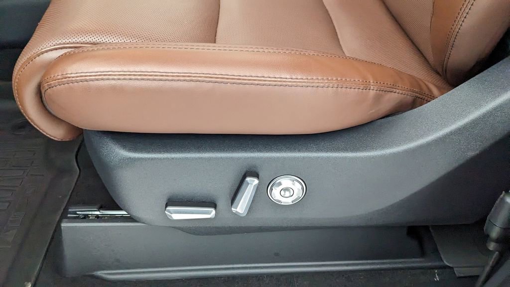 Used 2025 Lincoln Navigator L Reserve image 27