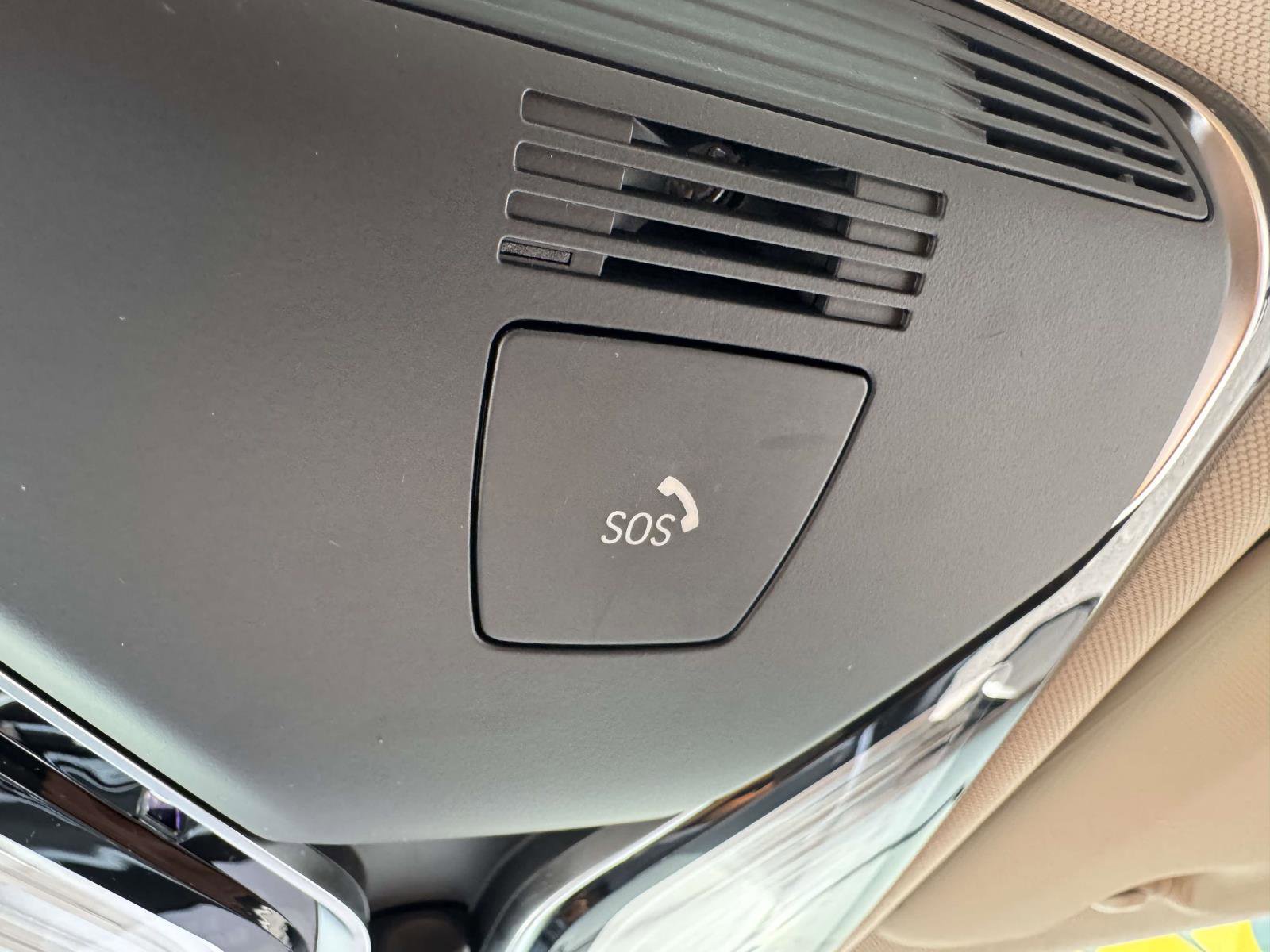 Used 2022 BMW X7 xDrive40i w/ Cold Weather Package image 29