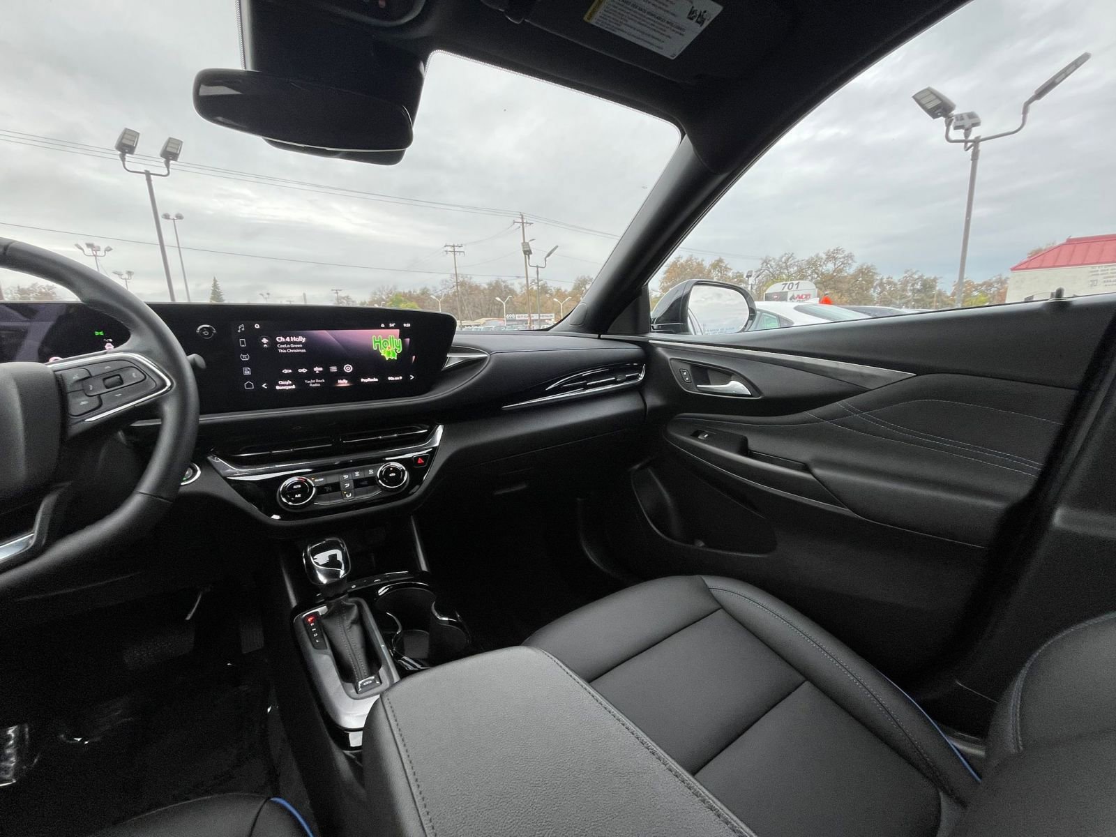 Used 2025 Buick Envista Sport Touring image 33