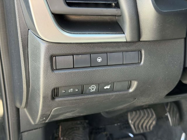 Used 2024 Nissan Rogue SV FWD image 25