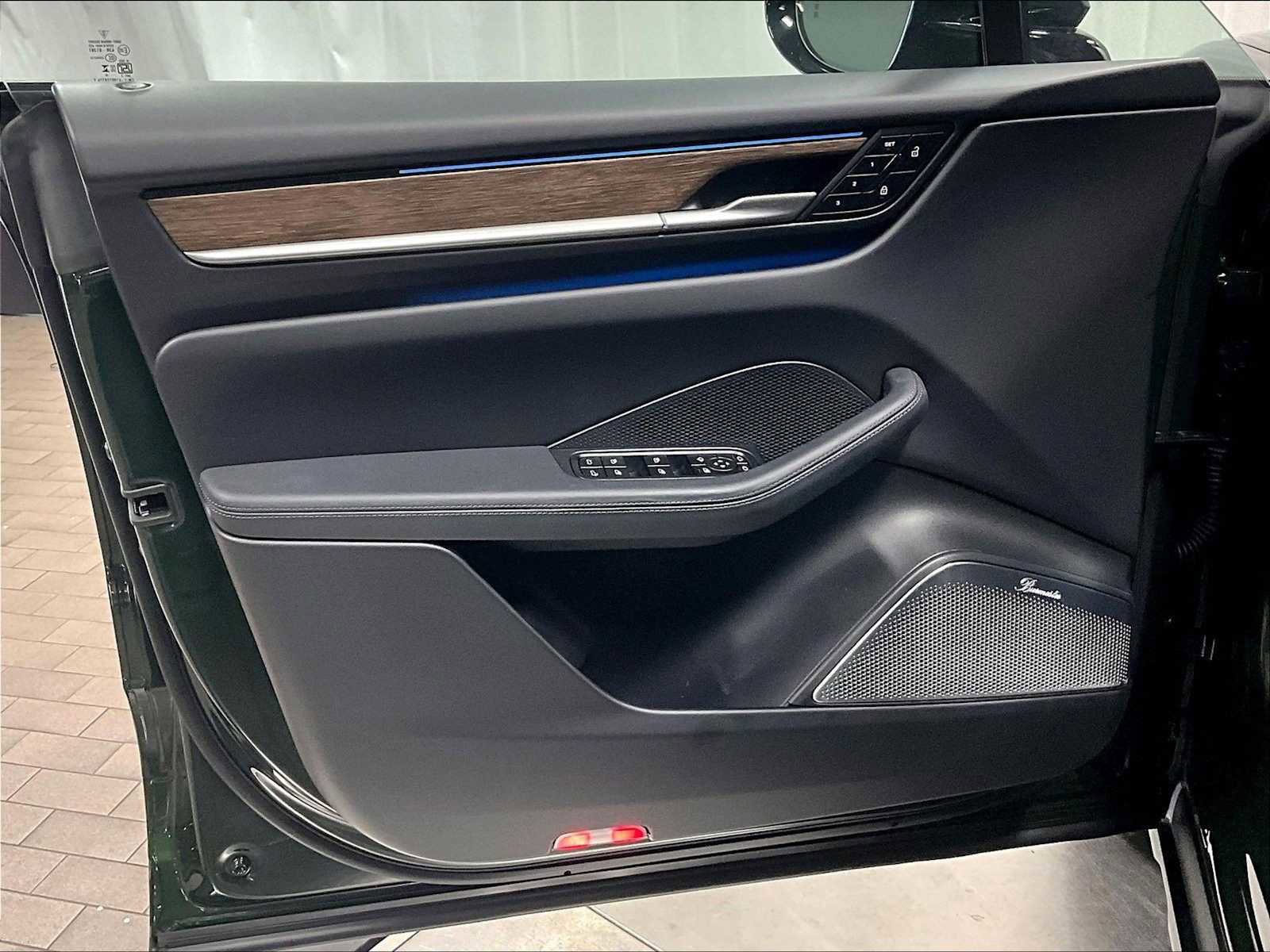 Used 2025 Porsche Macan 4S Electric image 25