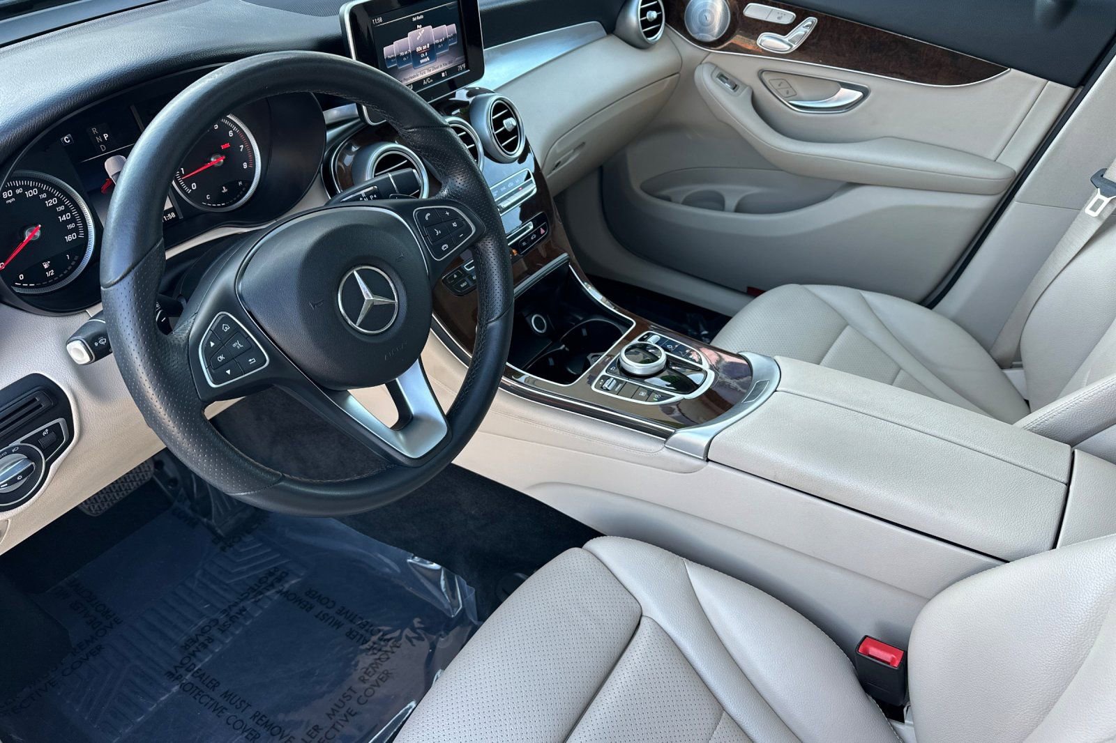 Used 2018 Mercedes-Benz GLC 300 4MATIC Coupe w/ Premium Package image 10