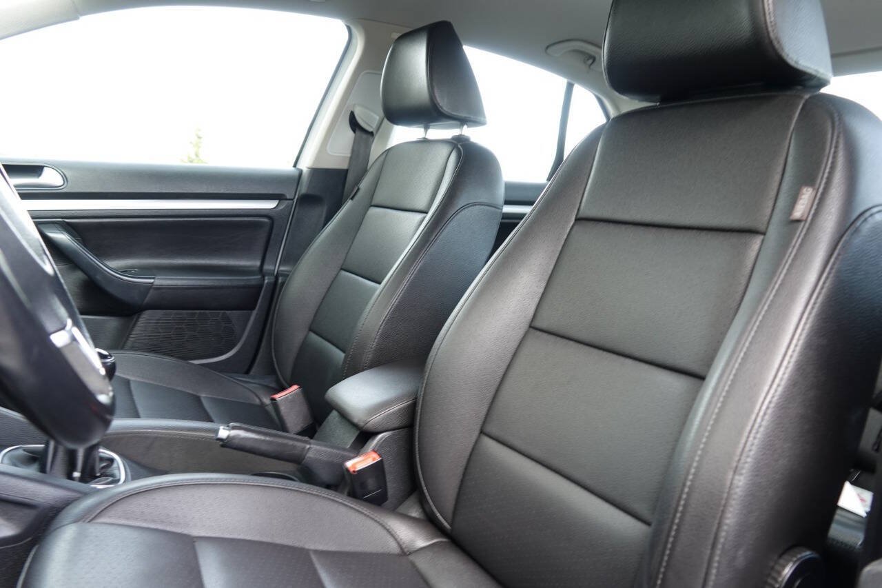 Used 2010 Volkswagen Jetta Limited Edition FWD image 65